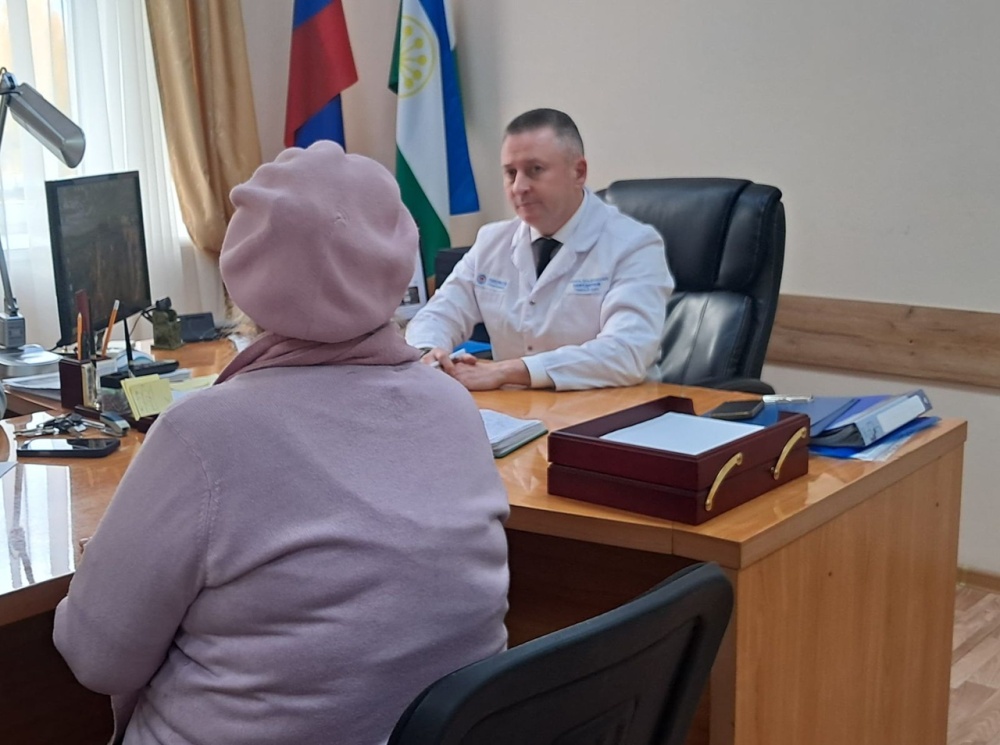 Сегодня главный врач Городской больницы г.Нефтекамск Зиятдинов Р.З. провел личный прием населения