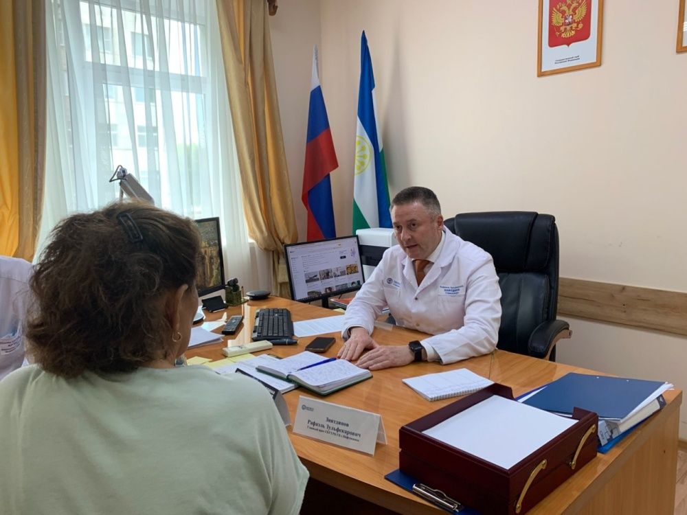 Главный врач Городской больницы г.Нефтекамск Зиятдинов Р.З. провел личный прием населения