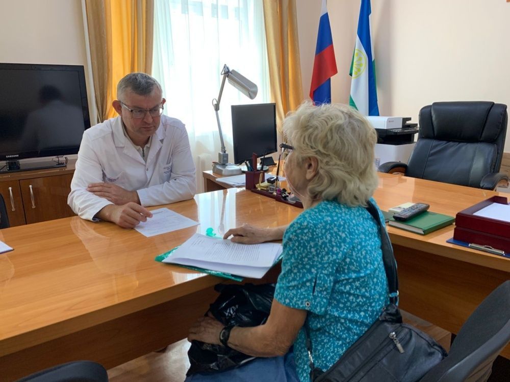 Заместитель главного врача городской больницы г.Нефтекамск Хатипов И.Х. провел личный приём граждан